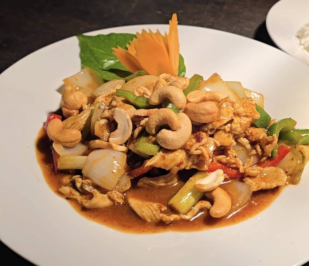 Chicnen cashew nut - Kao Thai Kitchen Pinellas Park
